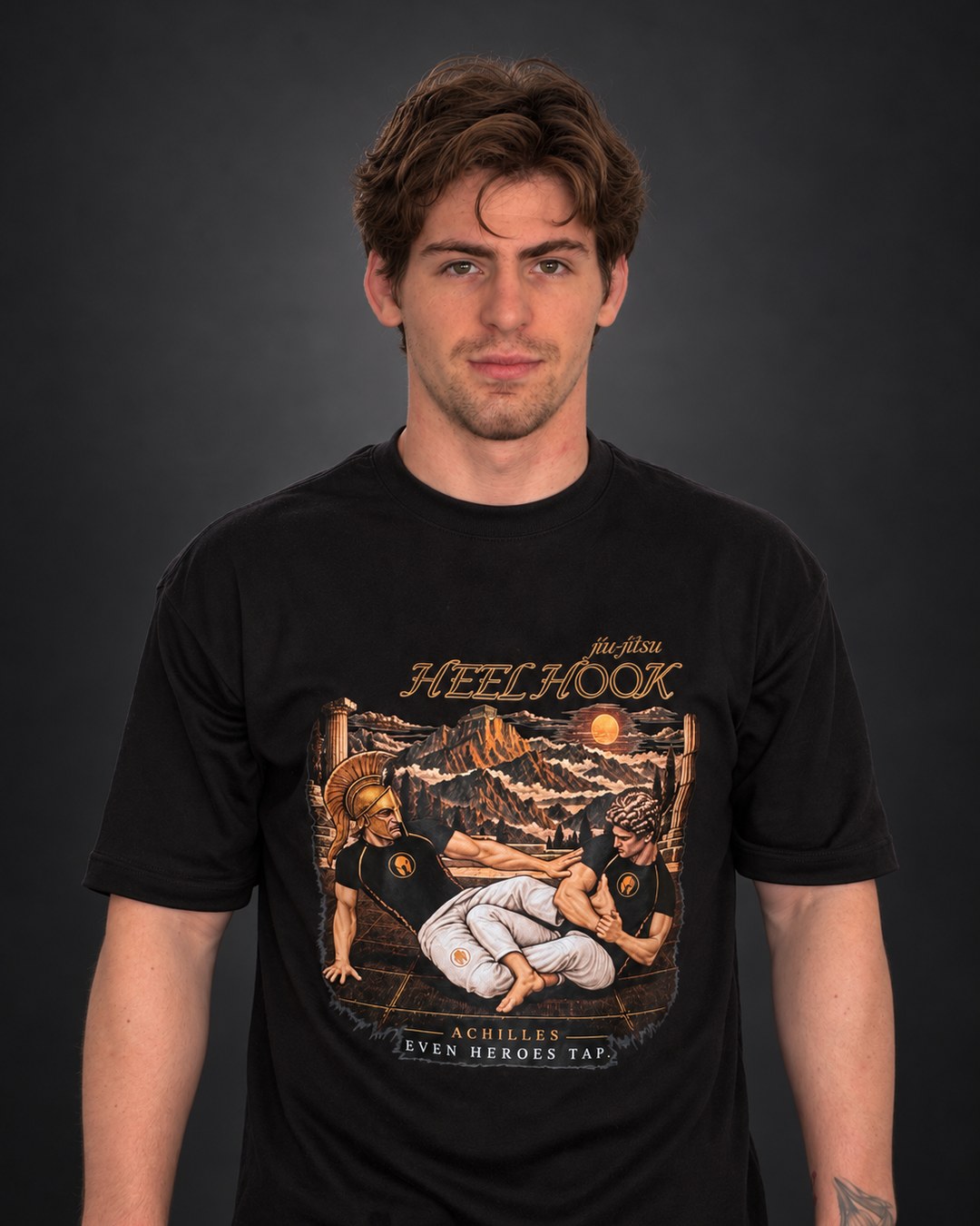 Camiseta Oversize AURUM Even Heroes Tap Aquiles — vestida